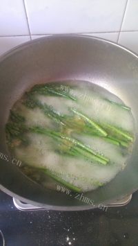 香飘十里的白灼芦笋做法图解4)