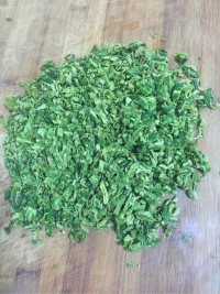 好吃的香椿炒鸡蛋做法图解2)