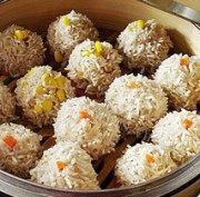 诱人的粟米马蹄珍珠丸子