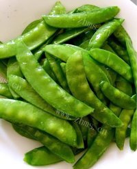 易做的荷兰豆炒腊肠做法图解1)