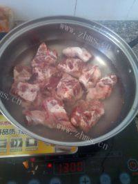 酸菜炖排骨（简单版）做法图解2)