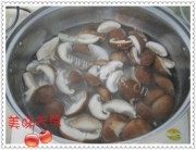 家常菜鲜蘑扒莴笋做法图解2)