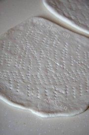 自制牛肉粒火腿pizza做法图解4)