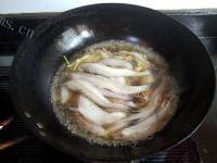 奶白色龙头鱼滚豆腐做法图解6)