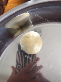 新奇的花生芝麻小月饼做法图解9)