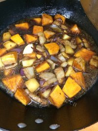 食欲满满的土豆炖南瓜做法图解7)