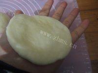 美味的豆沙卷做法图解7)