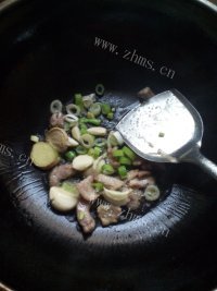 香气浓郁的白菜猪肉炖粉条做法图解5)