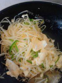 家常菜土豆丝炒鸡蛋