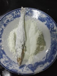 椒盐沙丁鱼做法图解6)