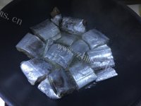 香气浓郁的香煎带鱼做法图解1)