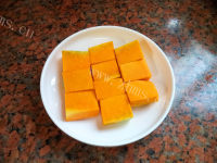 美味的南瓜蒸排骨做法图解3)