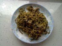 在家做的香椿炒鸡蛋做法图解1)