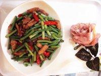 回锅肉炒蒜苔
