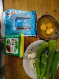 家常菜尖椒鸡蛋做法图解1)