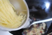 五味俱全的酸辣土豆丝做法图解3)
