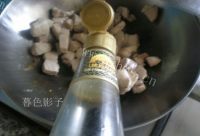 营养丰富的红烧肉做法图解4)
