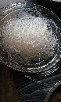 诱人的蒜蓉粉丝蒸带子做法图解3)