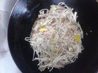 家常菜金针菇炒肉片做法图解6)