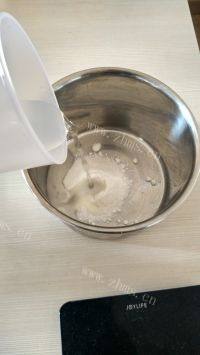 好吃的樱桃蜂蜜白凉粉做法图解4)