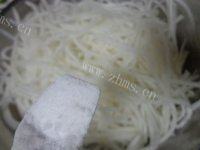 饱满的凉拌萝卜丝做法图解4)