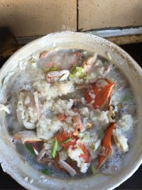 美味的海鲜砂锅粥