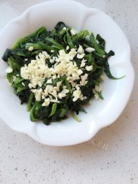 爽口的凉拌菠菜做法图解7)