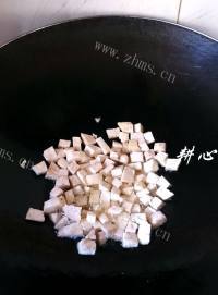 可口的腊肠芋头炒饭做法图解5)