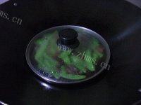 自制腊肉炒荷兰豆做法图解6)