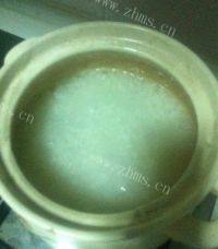 简单的皮蛋瘦肉粥做法图解7)