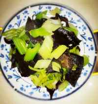 家常菜西芹炒木耳