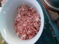 自己做的酸菜猪肉饺子做法图解3)