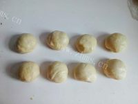 简单版红豆蛋黄酥做法图解6)