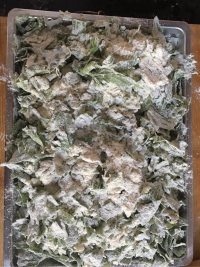 粉蒸芹菜叶做法图解3)