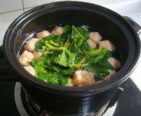 自制虾肉菠菜丸子汤做法图解9)