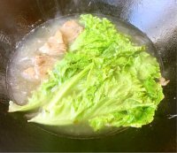 美味的幸福早餐排骨米线做法图解13)