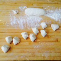 美味的柳叶煎饺做法图解7)