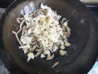 「念念不忘」菜花炒肉做法图解6)