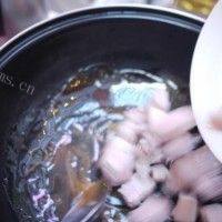 美味的焦糖啤酒红烧肉做法图解5)