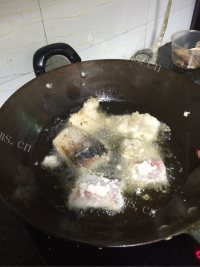 家常菜糖醋鱼做法图解4)