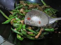 香喷喷的辣椒炒肉做法图解8)
