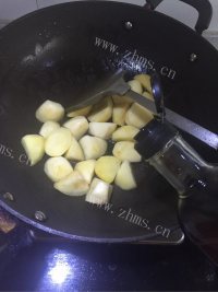 好吃的红烧土豆做法图解4)