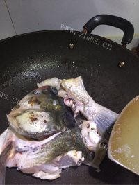 美味的鱼头豆腐做法图解3)