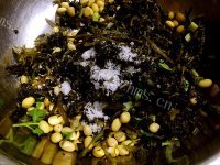 雪里蕻拌金豆做法图解7)