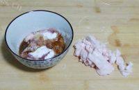 家常菜花菜炒肉片做法图解4)