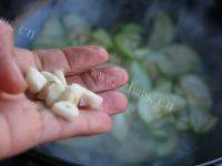 鲜香的素炒西葫芦做法图解6)