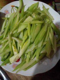 #美食派#芹菜炒肉做法图解1)