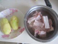 在家做的土豆炖排骨做法图解1)