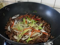 家常菜小炒牛肉做法图解7)