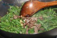 家常菜豆角丝炒肉做法图解10)
